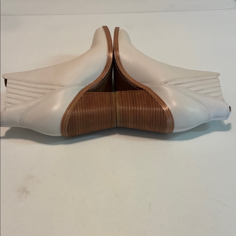 Marc Fisher White Leather Ankle Boots size 9m - Picture 3 of 12